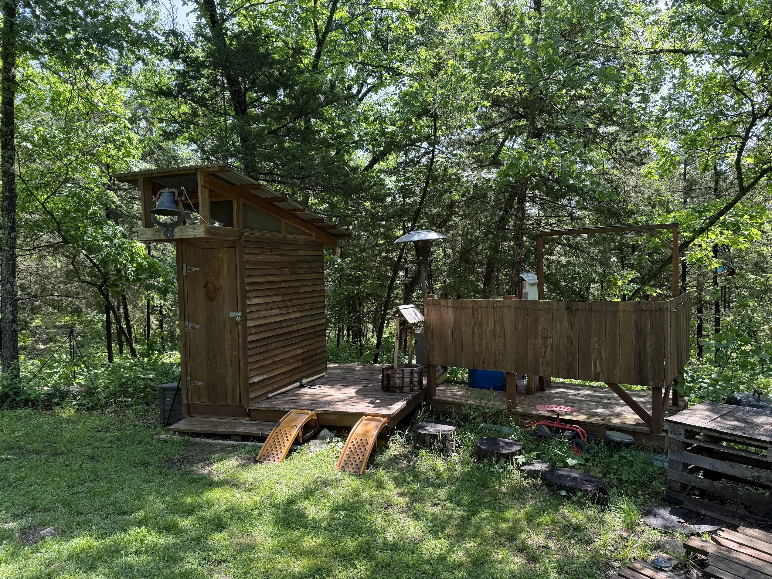 GameShed/Outhouse & Outdoor Shower